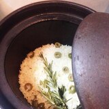ローズマリーとオリーブの土鍋ご飯